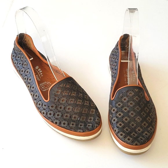 Spring Step Shoes - SPRING STEP "TULISA" LASER CUT LEATHER FLATS Size 6.5 / 37